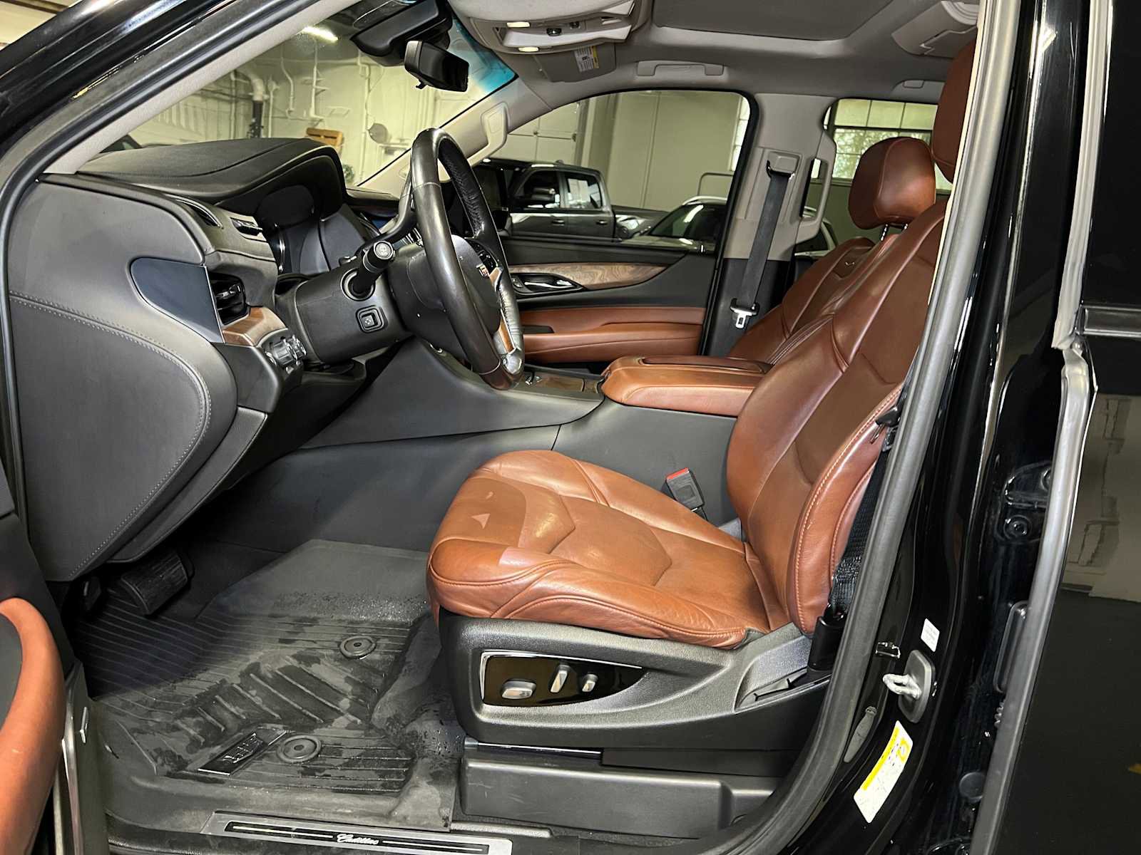 Used 2019 Cadillac Escalade Premium Luxury image 22