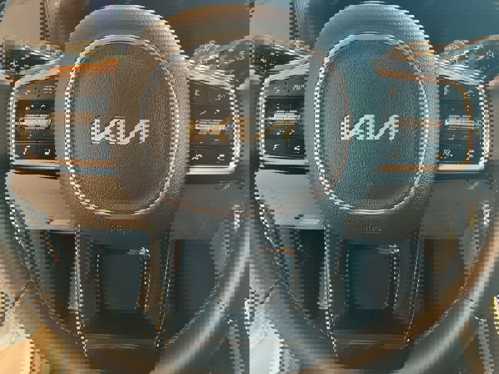 Used 2025 Kia Carnival EX image 15