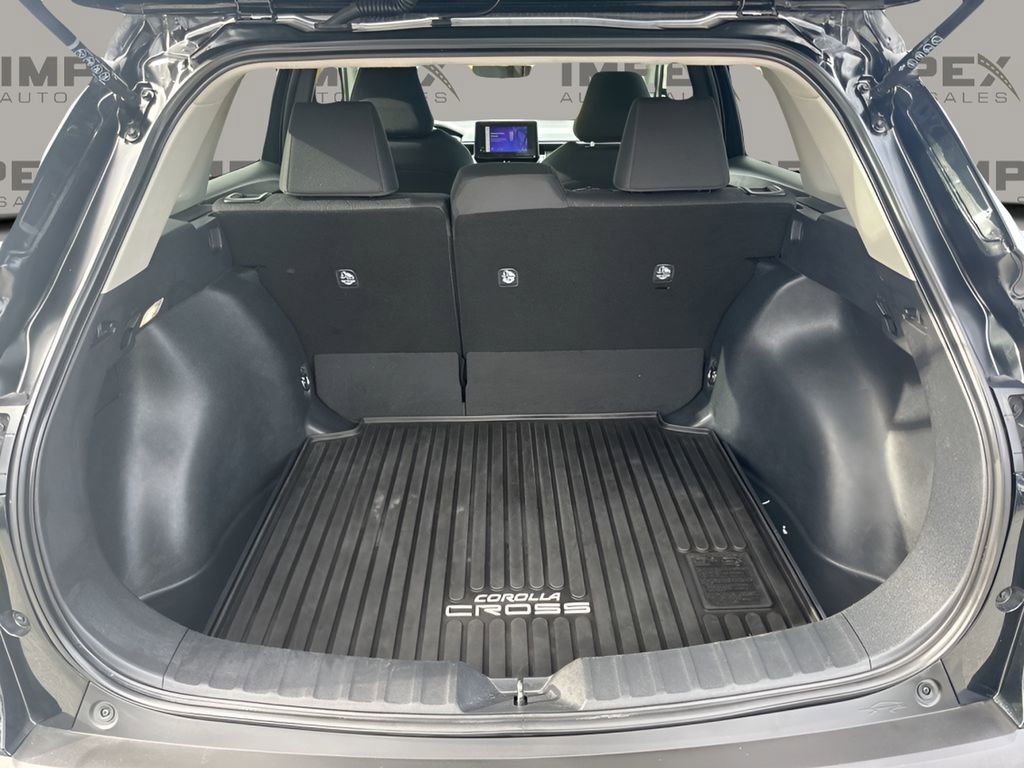 Used 2025 Toyota Corolla Cross LE image 25
