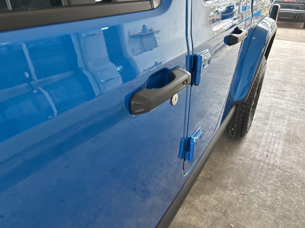 Used 2022 Jeep Gladiator Willys image 18