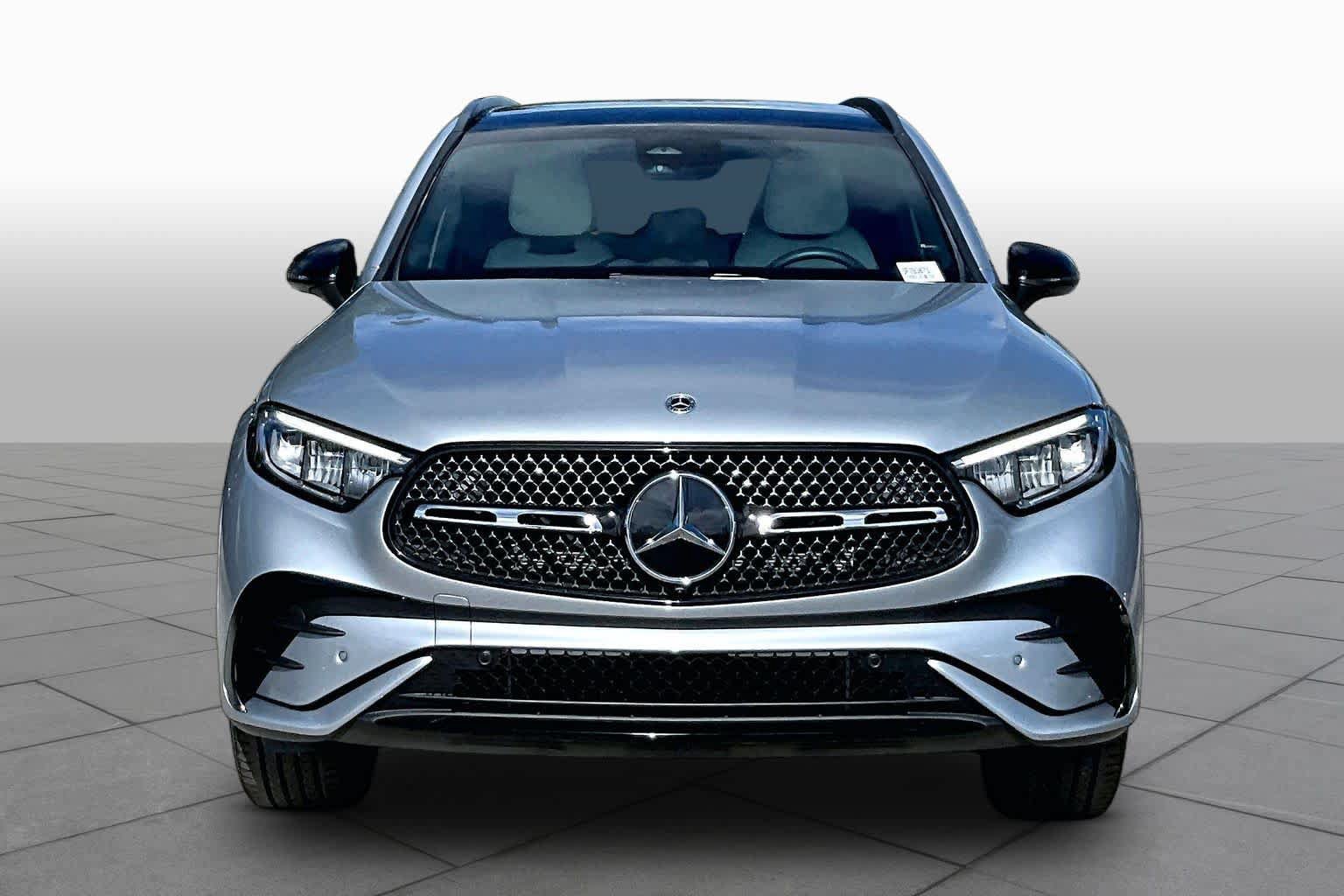 Used 2025 Mercedes-Benz GLC 300 4MATIC image 4
