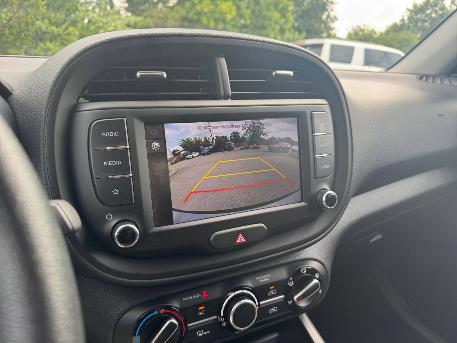 Used 2025 Kia Soul LX w/ LX Technology Package FWD image 22