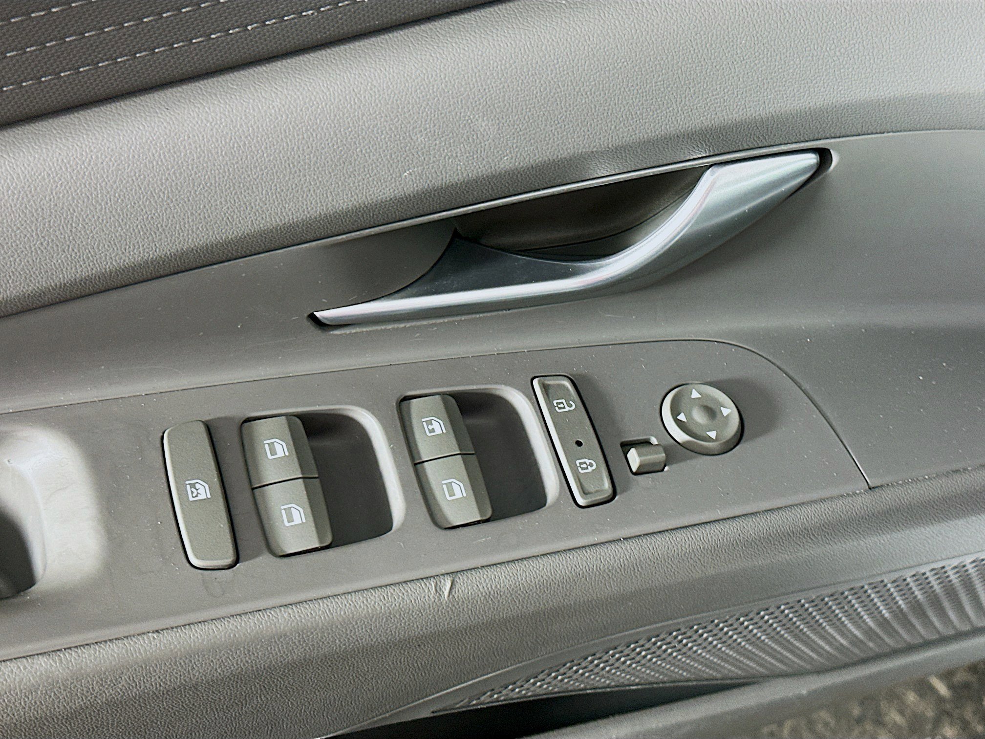 Used 2021 Hyundai Elantra SE image 15