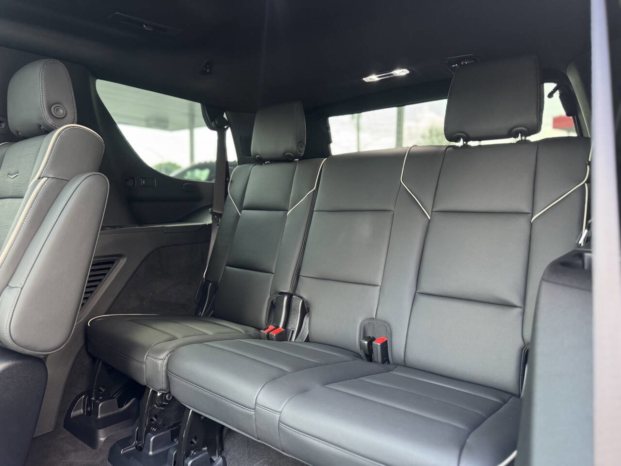 Used 2025 Cadillac Escalade Sport w/ LPO, ONYX Package image 33