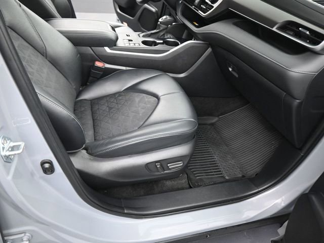 Used 2024 Toyota Highlander XLE image 14