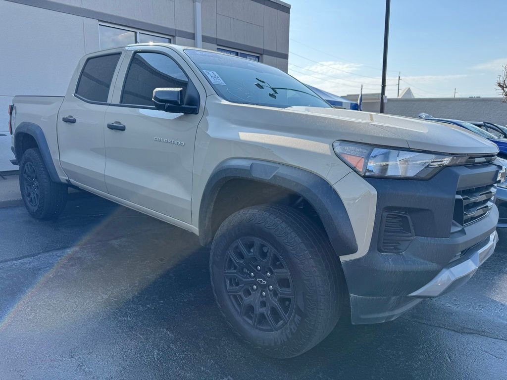 Used 2024 Chevrolet Colorado Trail Boss w/ Technology Package image 3