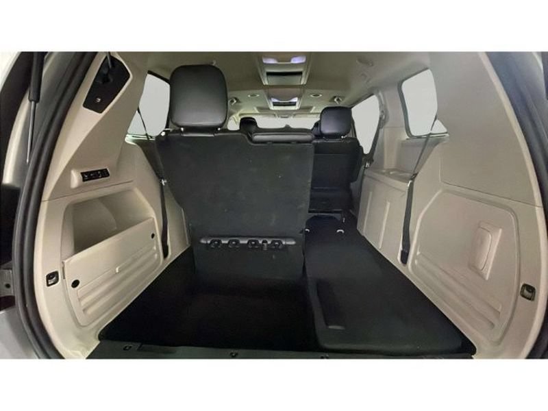 Used 2011 Chrysler Town & Country Touring-L w/ Entertainment Group #2 FWD image 16
