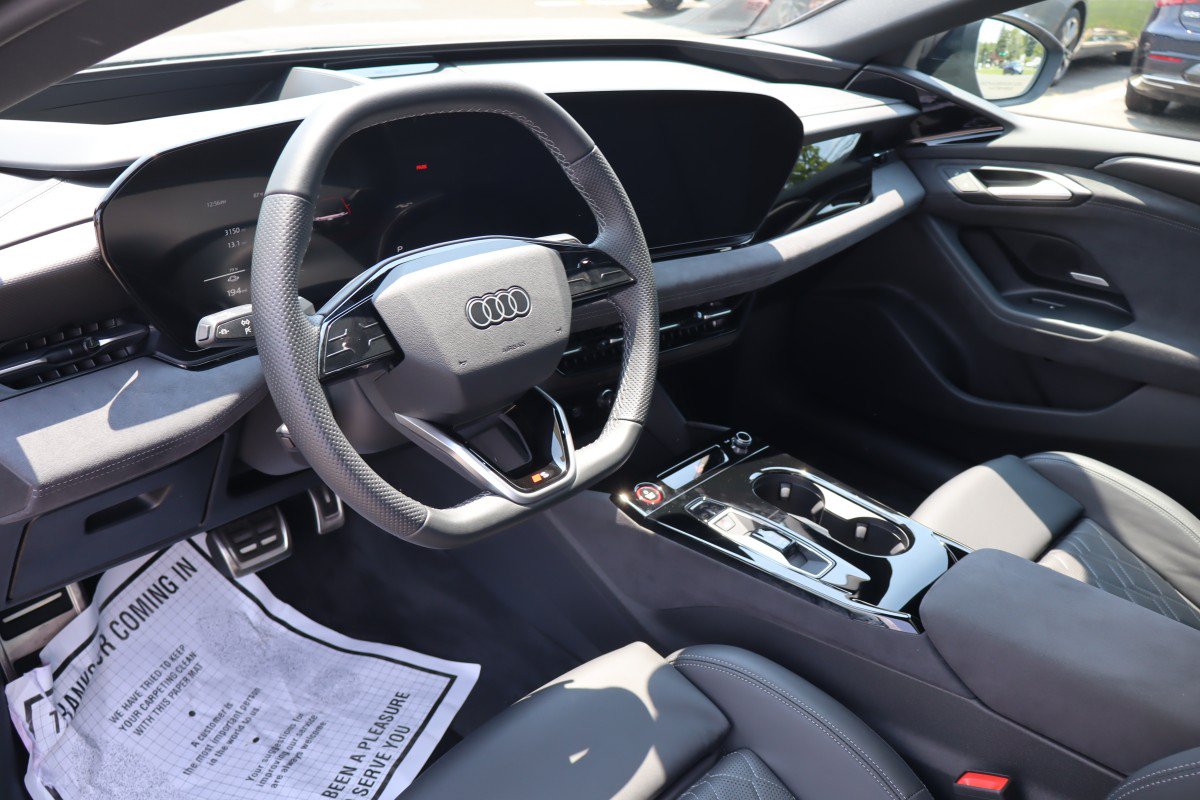 Used 2025 Audi S6 e-tron Premium Plus w/ Premium Plus AWD/4WD image 21