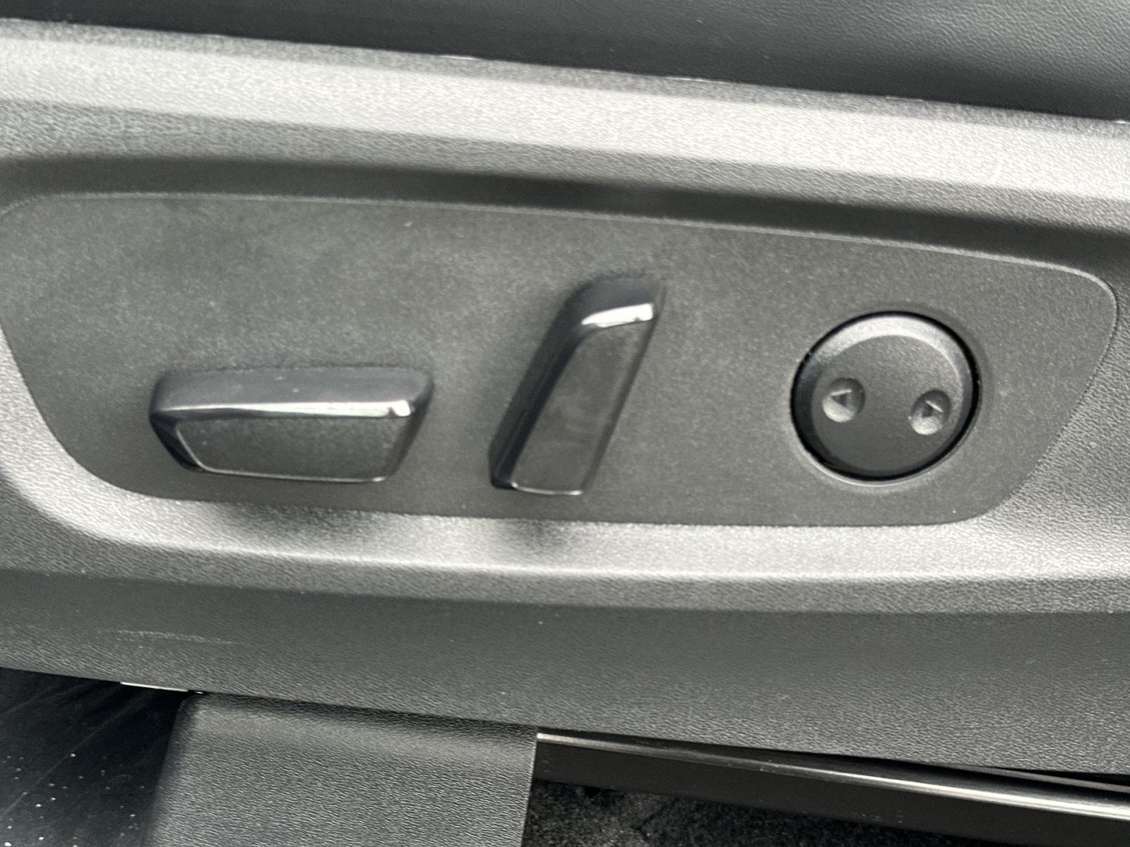 Used 2024 Nissan Pathfinder Platinum AWD/4WD image 15