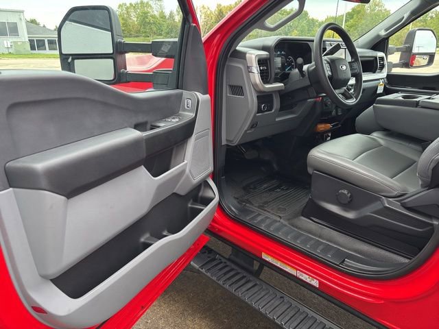 New 2023 Ford F550 4x4 Regular Cab Super Duty image 17