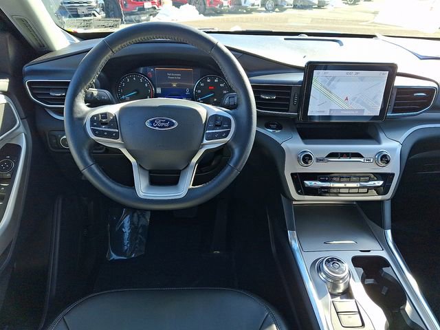 Certified 2022 Ford Explorer XLT w/ Equipment Group 202A image 11