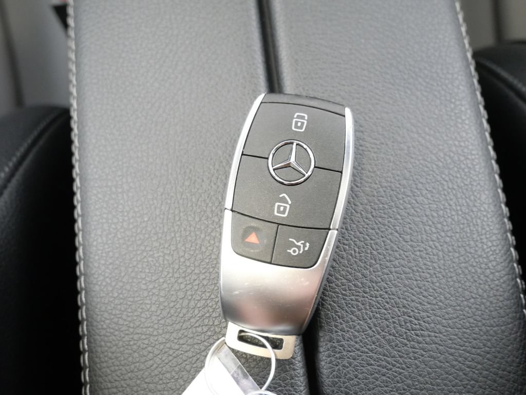 Used 2023 Mercedes-Benz CLA 250 4MATIC image 30