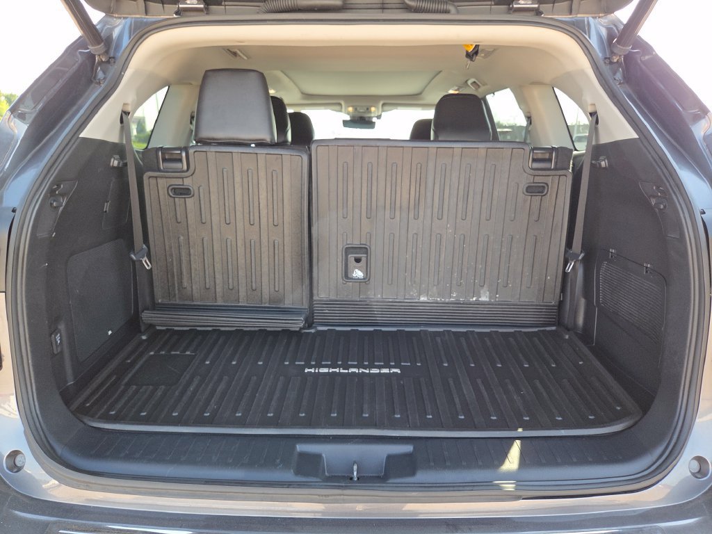 Used 2022 Toyota Highlander Platinum AWD/4WD image 32