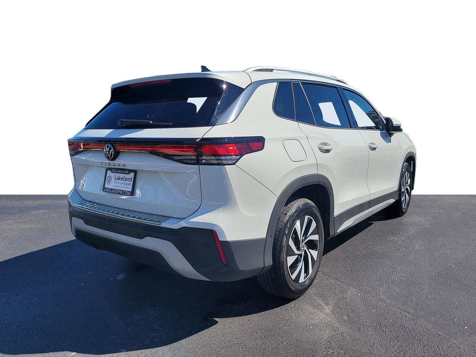 Certified 2025 Volkswagen Tiguan S image 6