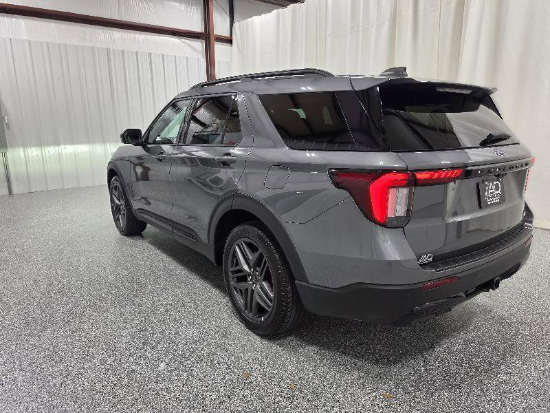 Used 2025 Ford Explorer ST-Line w/ ST-Line Street Pack AWD/4WD image 6
