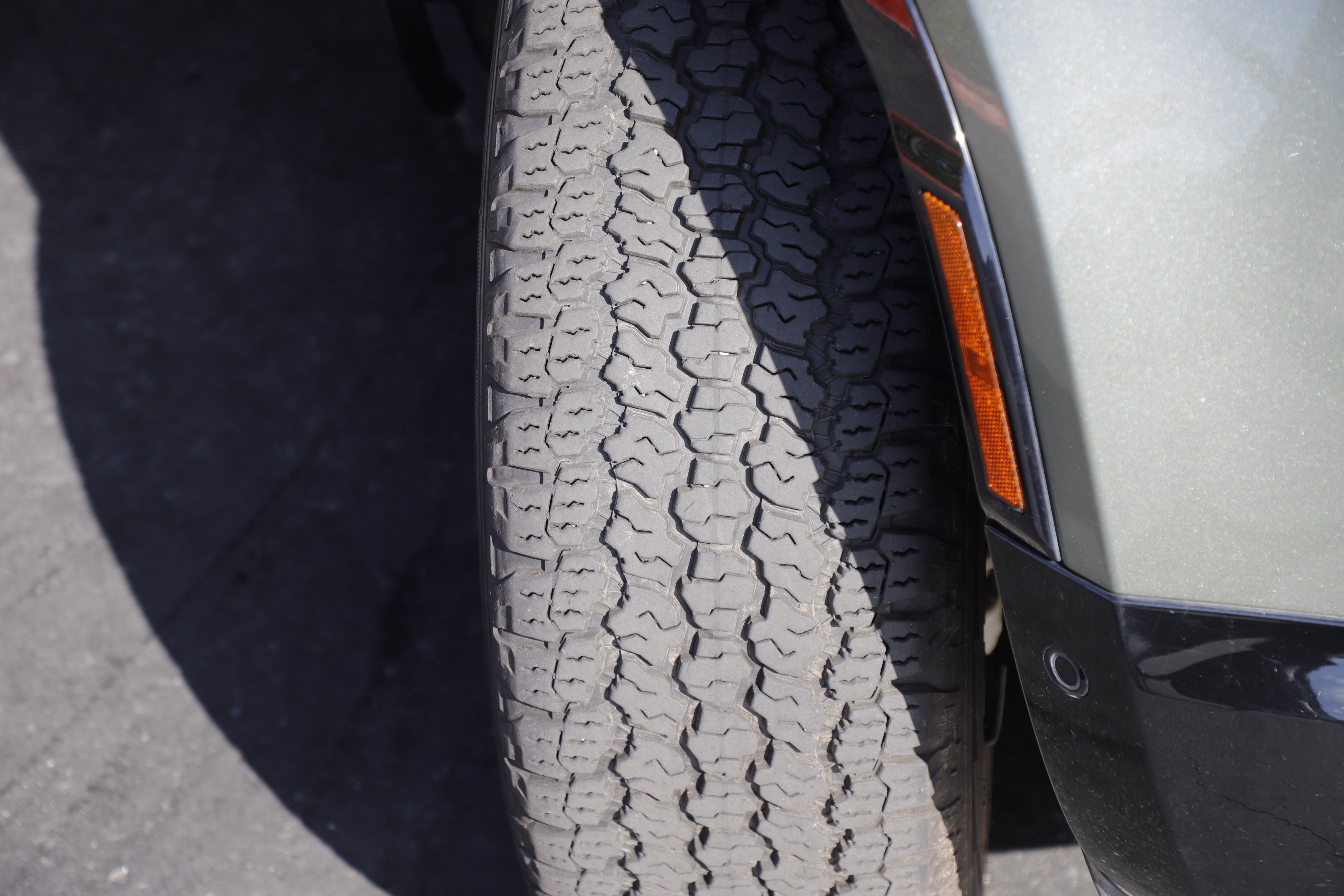 Certified 2025 Land Rover Defender 130 X-Dynamic SE AWD/4WD image 3