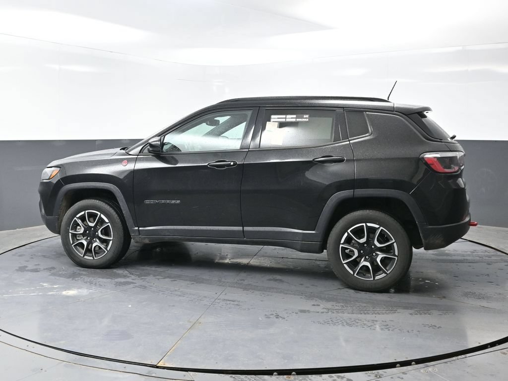 Used 2024 Jeep Compass Trailhawk AWD/4WD image 8