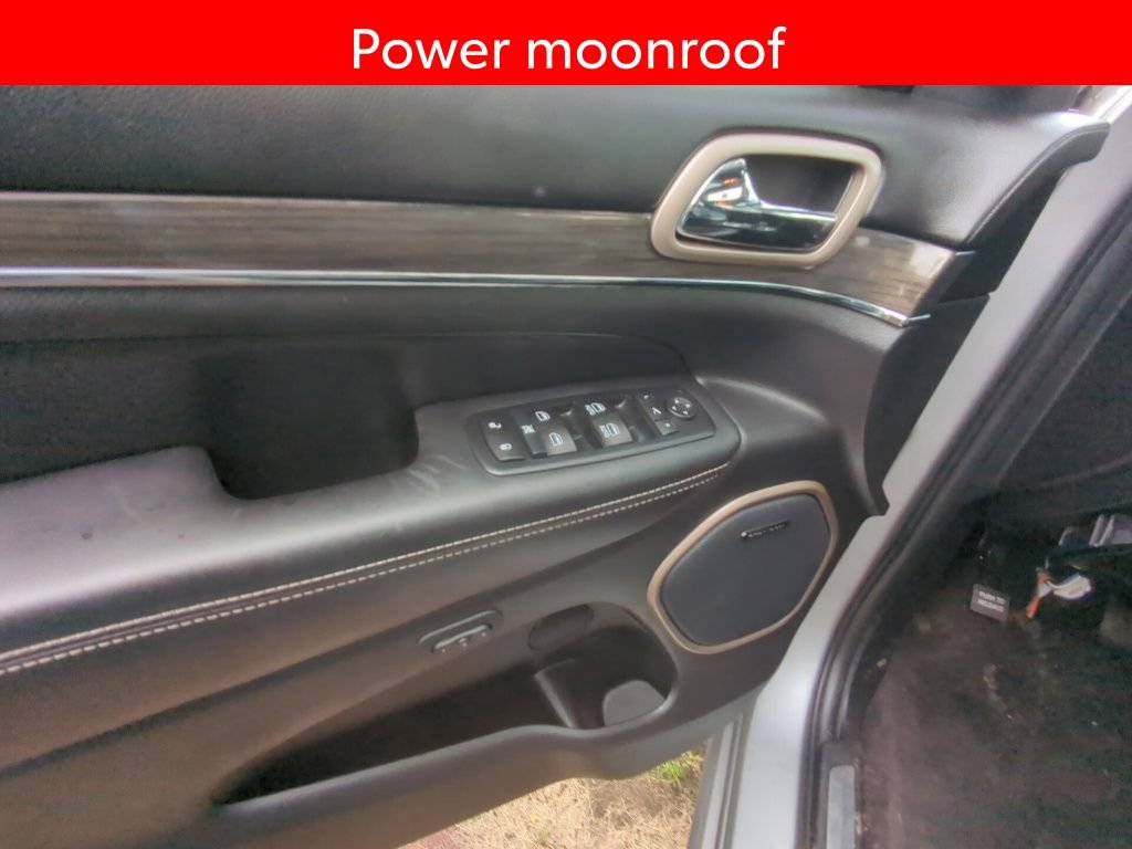 Used 2017 Jeep Grand Cherokee Overland w/ Jeep Active Safety Group AWD/4WD image 8
