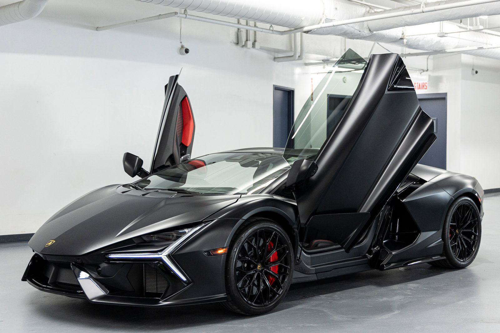Used 2024 Lamborghini Revuelto image 2