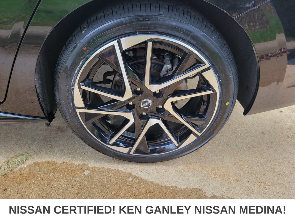 Certified 2025 Nissan Sentra SR FWD image 20