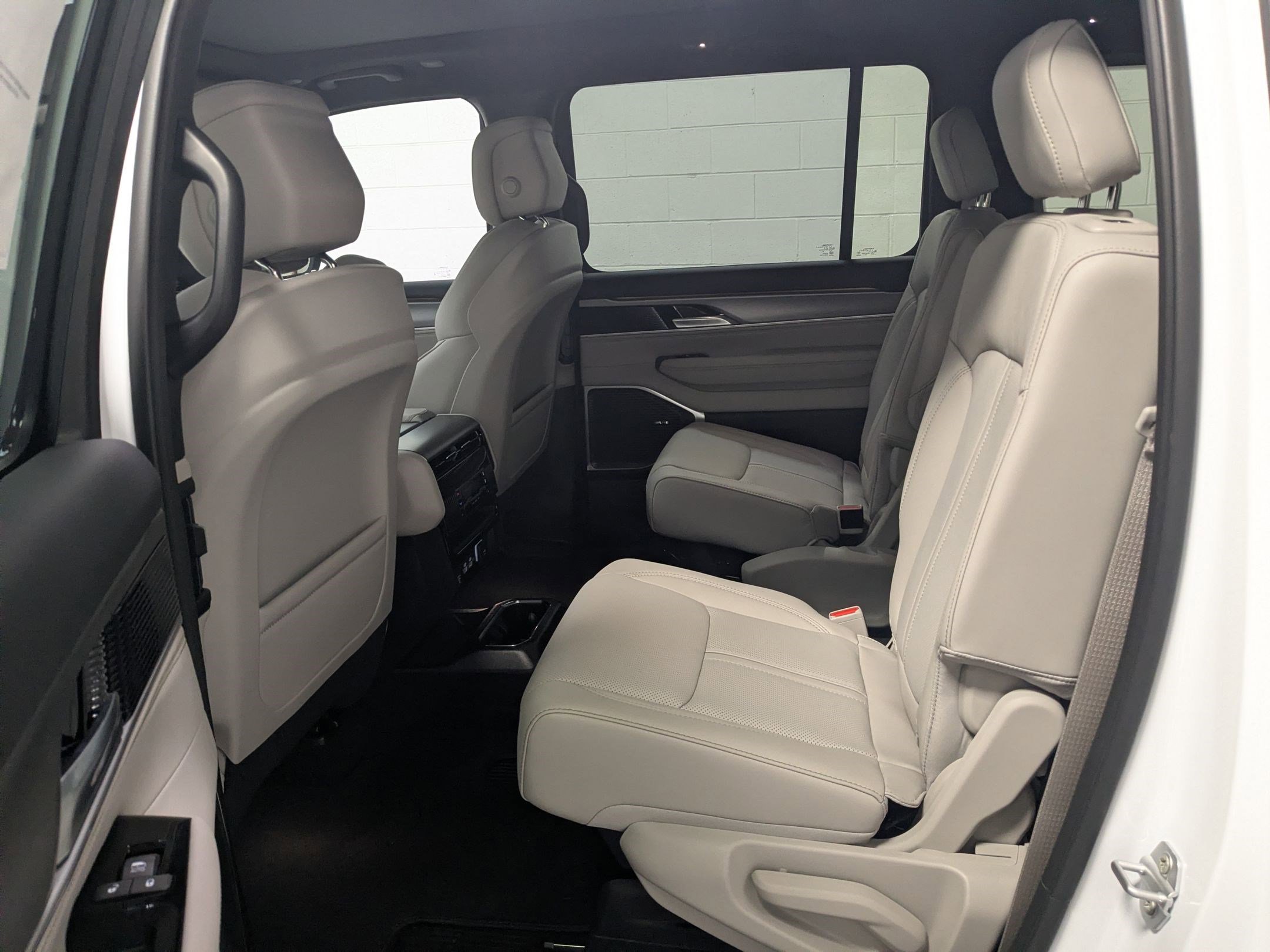 New 2025 Jeep Wagoneer Series II image 16