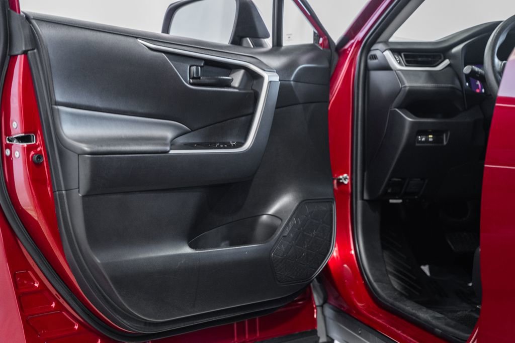 Used 2024 Toyota RAV4 LE image 30