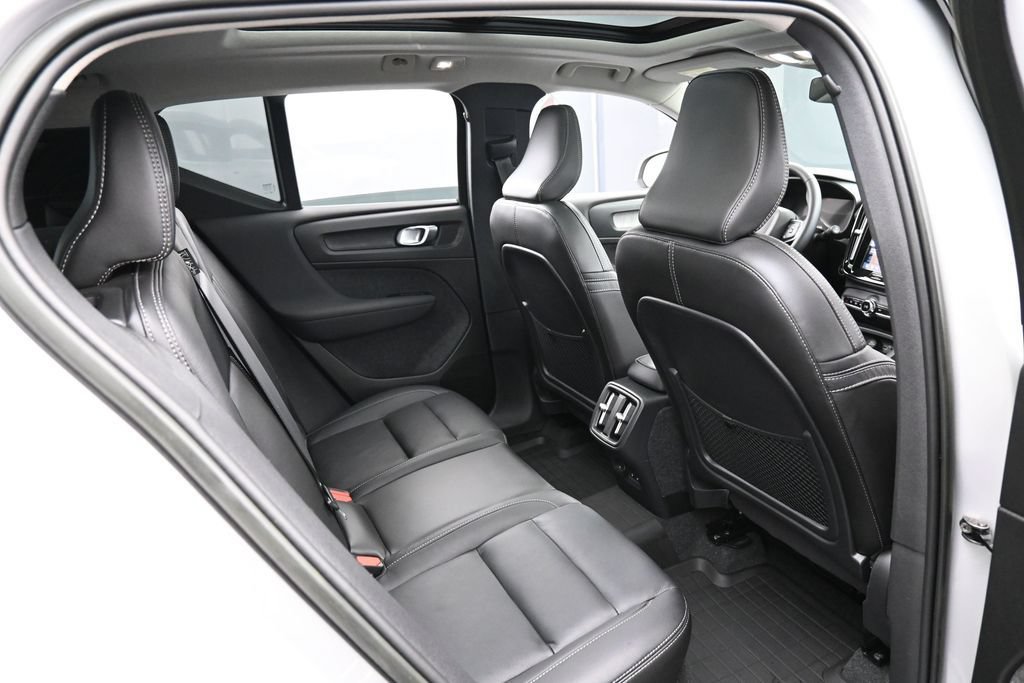 Used 2023 Volvo XC40 B5 Plus w/ Driver Assist Package AWD/4WD image 28