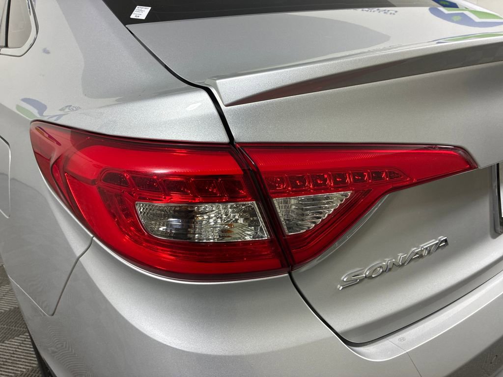 Used 2016 Hyundai Sonata Limited w/ Option Group 05 image 33