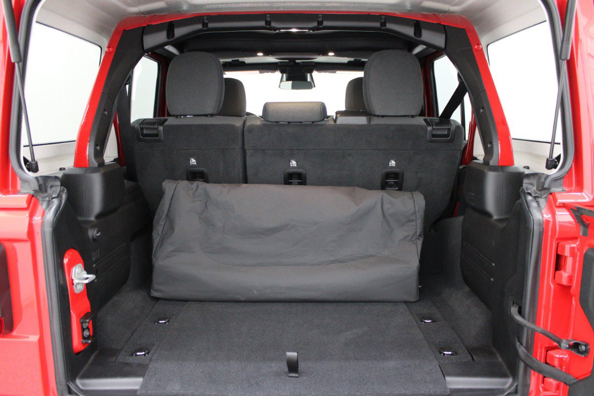 Used 2025 Jeep Wrangler Unlimited Sahara AWD/4WD image 9