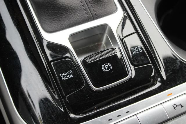 Used 2024 Kia Carnival EX FWD image 11