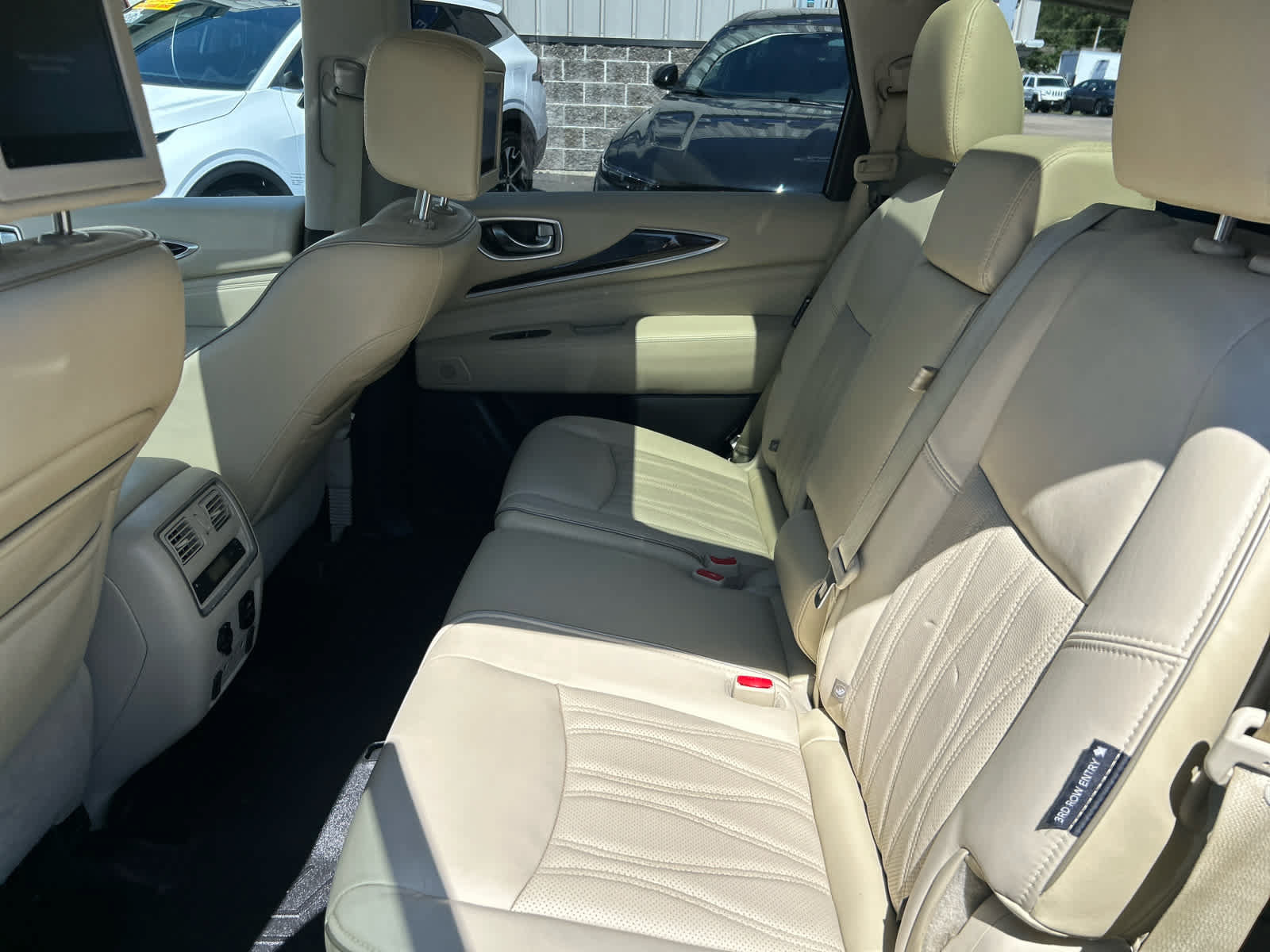 Used 2018 INFINITI QX60 Luxe w/ Deluxe Technology Package AWD/4WD image 29