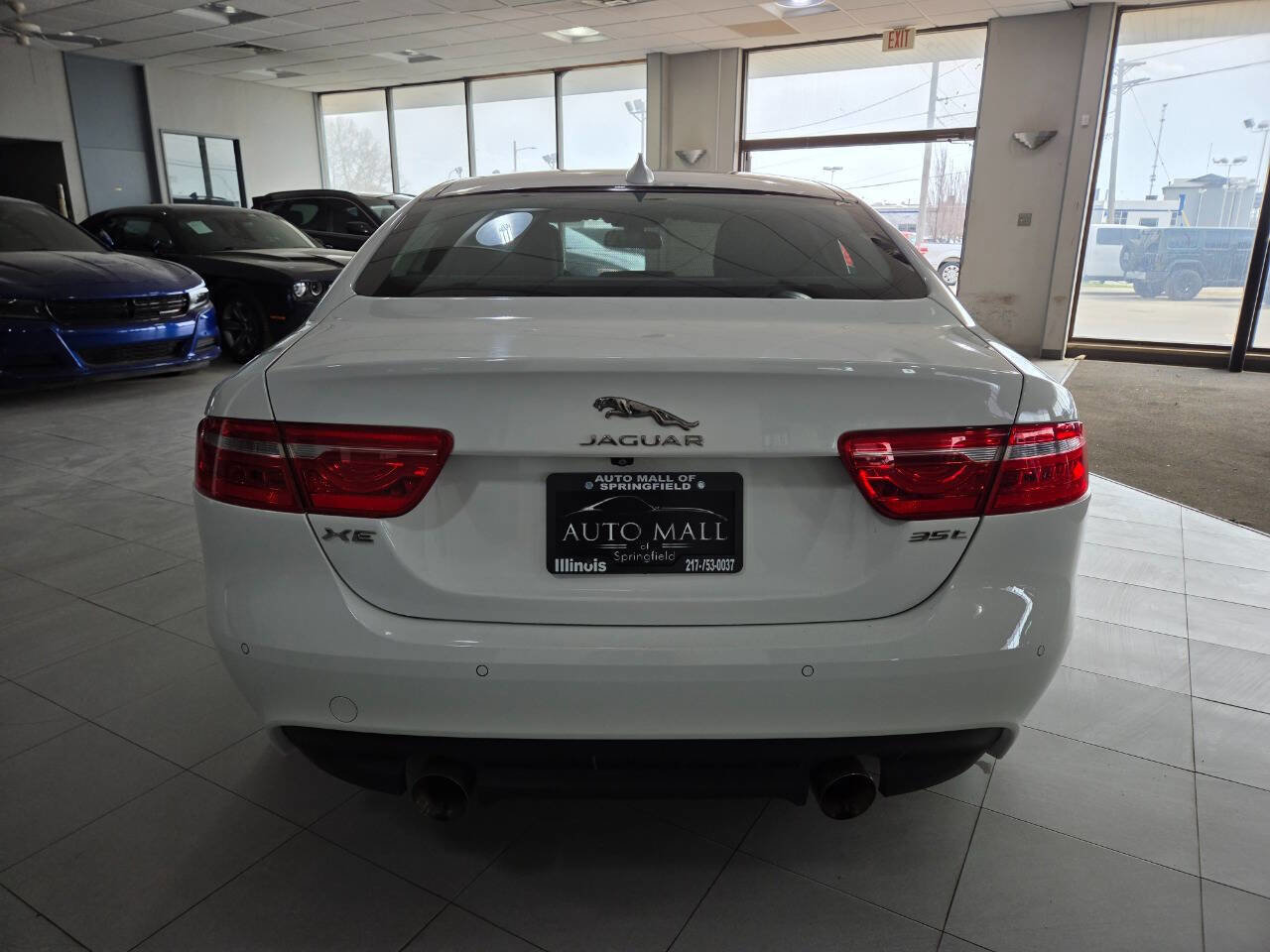 Used 2017 Jaguar XE Prestige RWD image 6