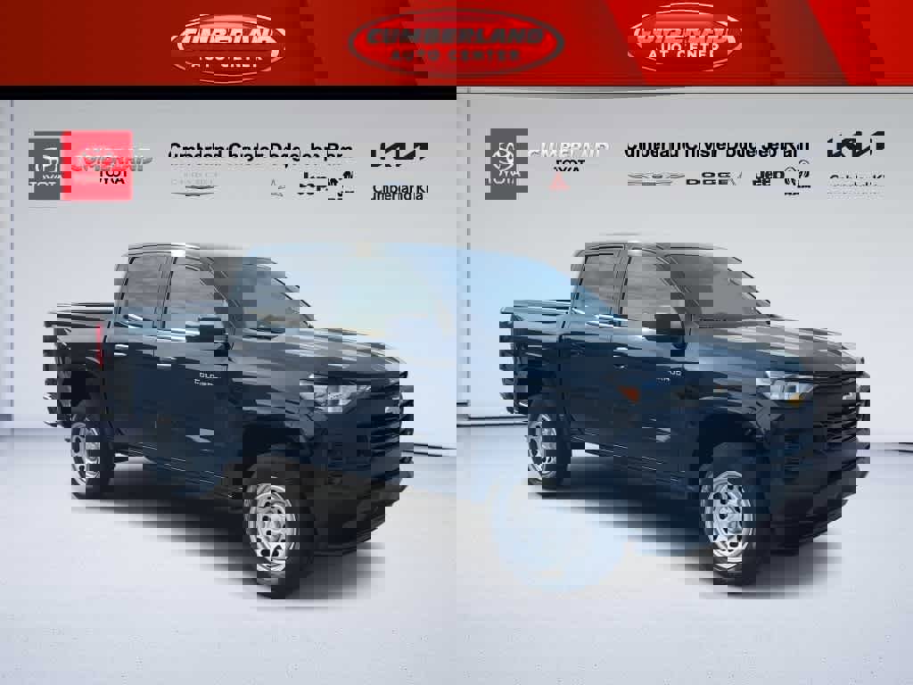 Used 2024 Chevrolet Colorado W/T image 2