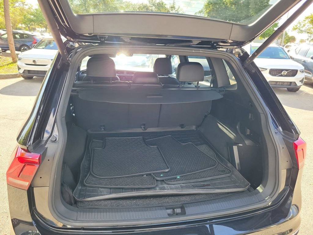 Used 2023 Volkswagen Tiguan SEL R-Line image 15