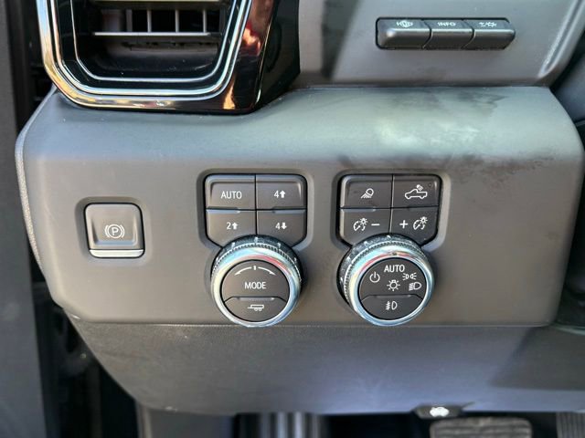 Used 2023 GMC Sierra 1500 AT4 w/ Technology Package AWD/4WD image 25