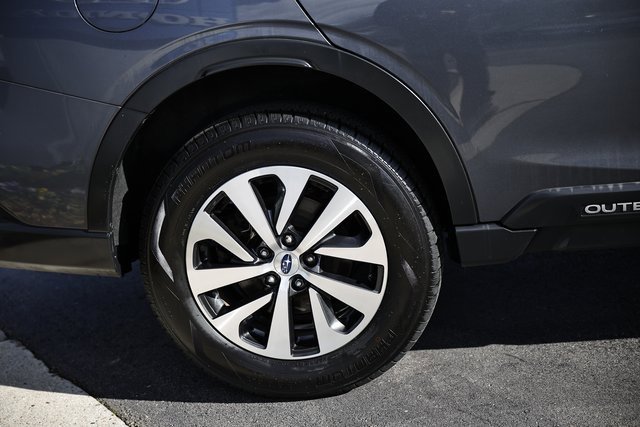 Used 2022 Subaru Outback Premium image 11