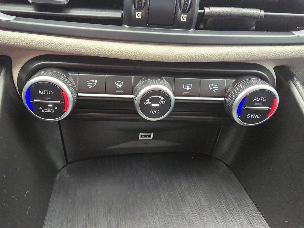 Used 2019 Alfa Romeo Giulia RWD image 27