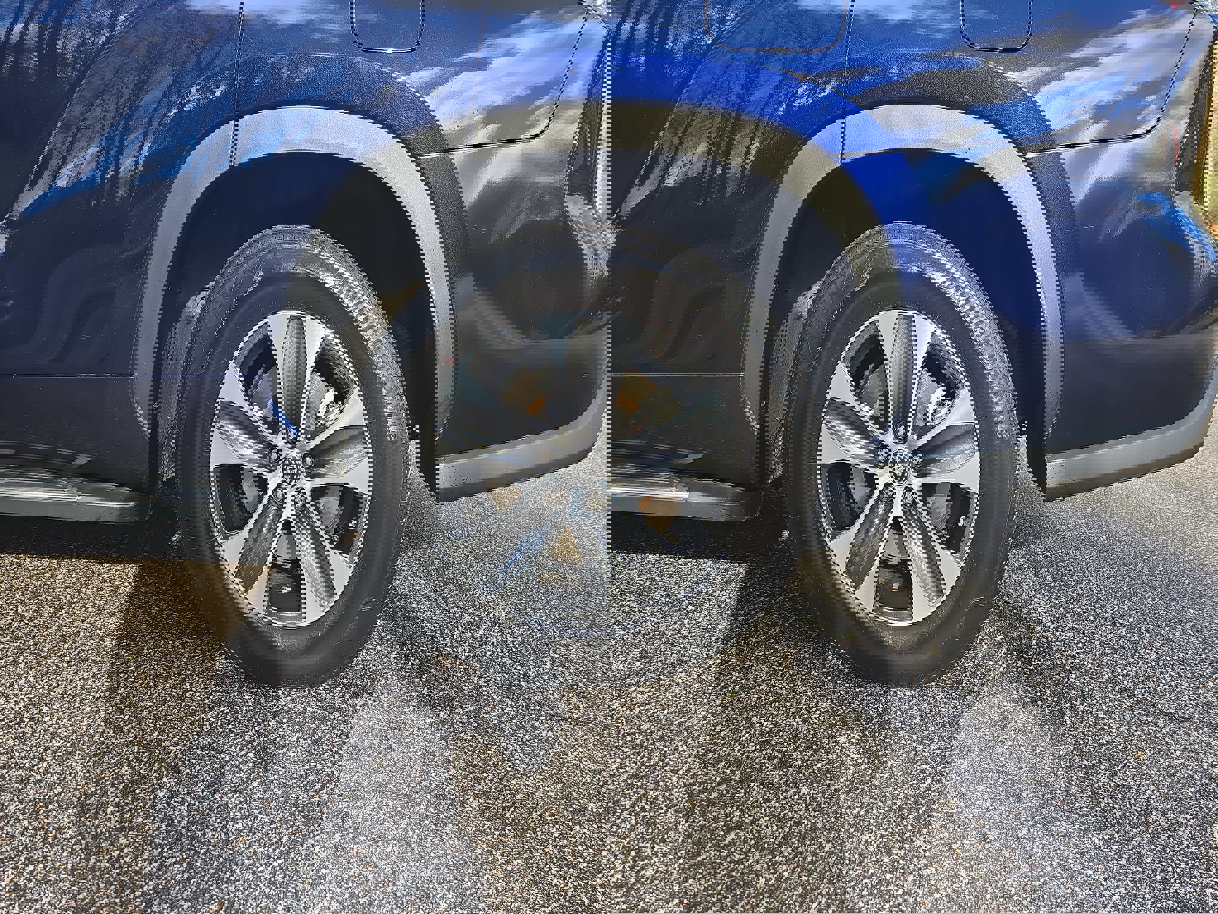 Used 2023 Toyota Highlander XLE image 33