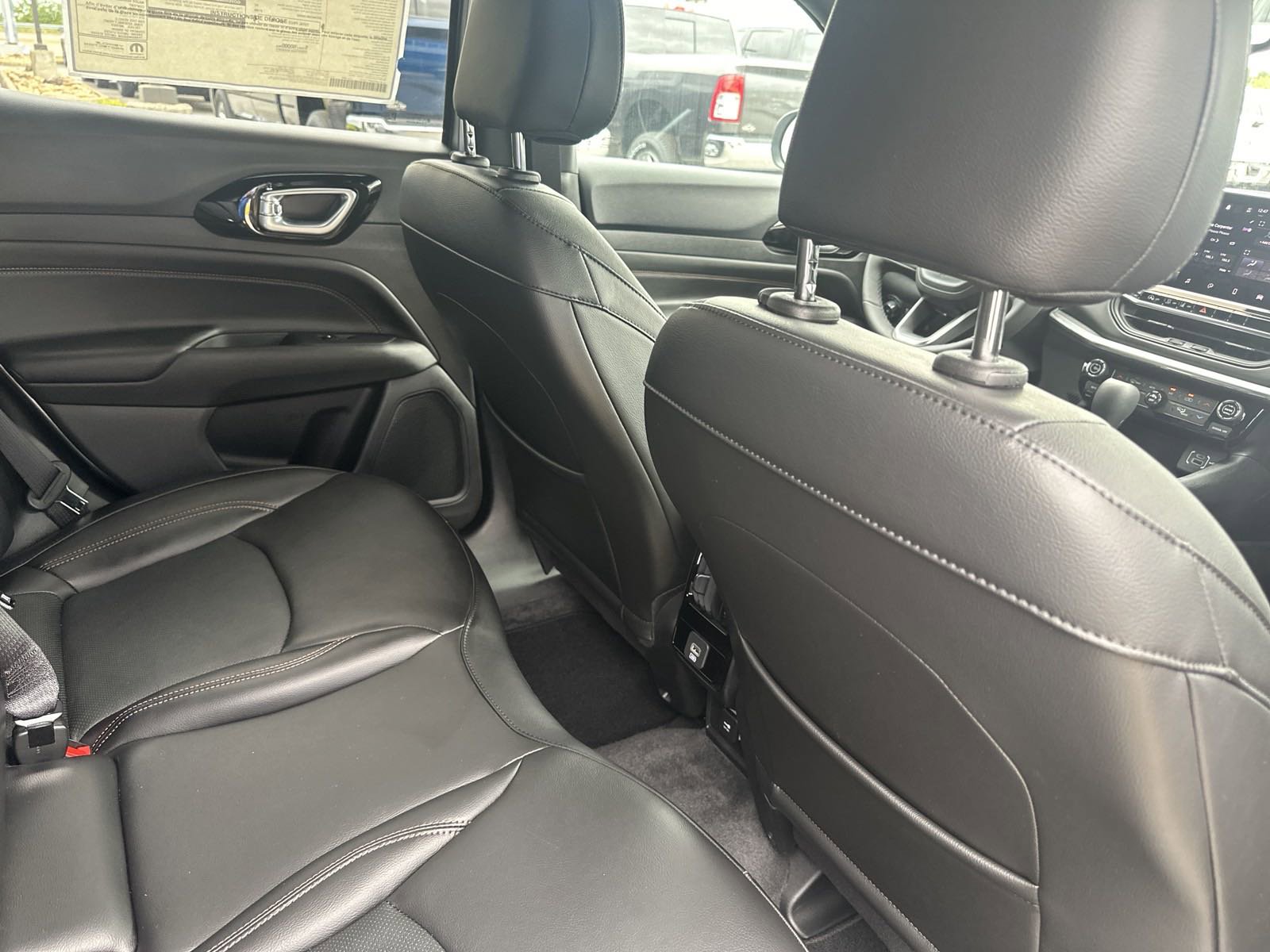 Used 2023 Jeep Compass Limited image 24