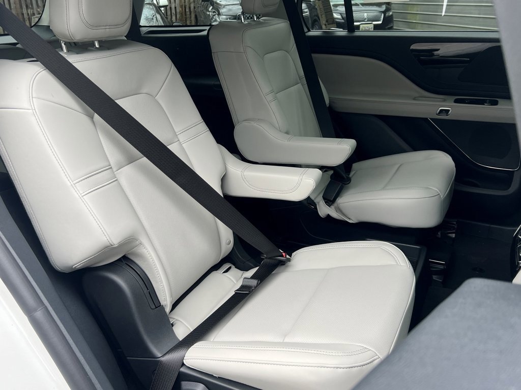 New 2026 Lincoln Aviator AWD image 11
