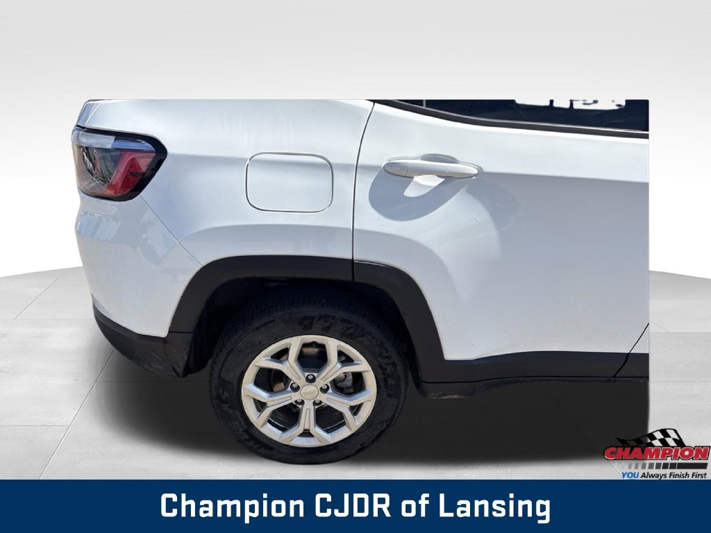 Used 2024 Jeep Compass Latitude AWD/4WD image 39