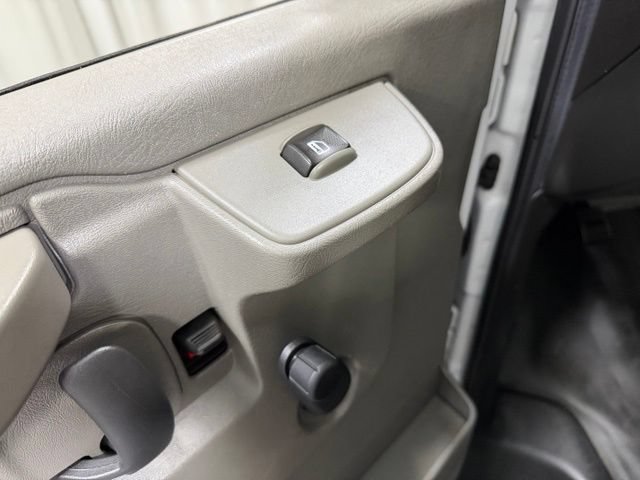 Used 2019 Chevrolet Express 2500 RWD image 15