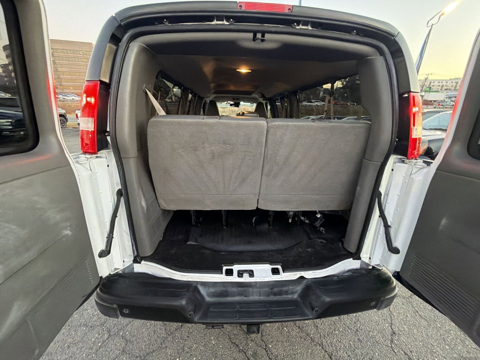 Used 2024 Chevrolet Express 3500 LS image 25