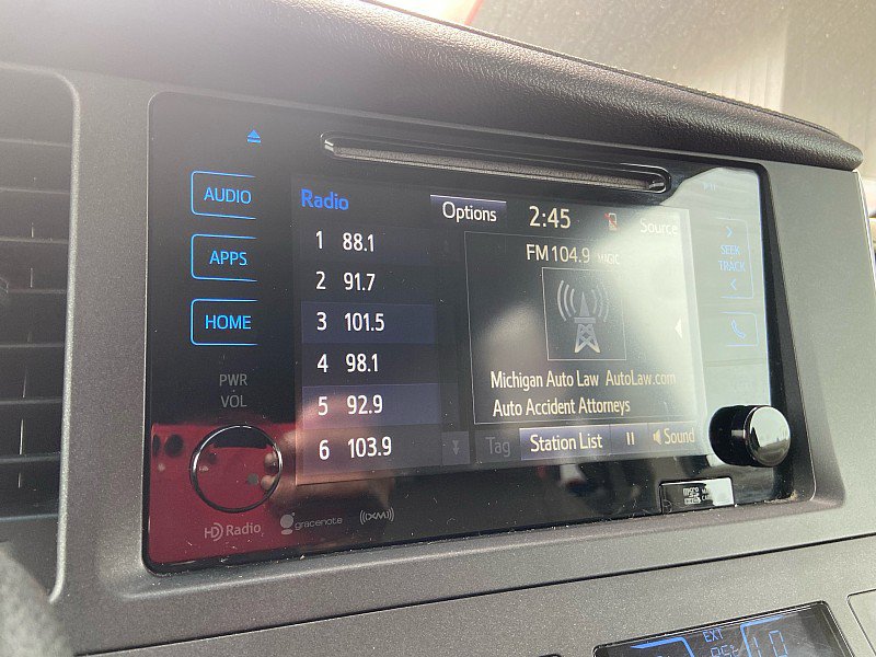Used 2017 Toyota Sienna XLE w/ XLE Navigation Package FWD image 14
