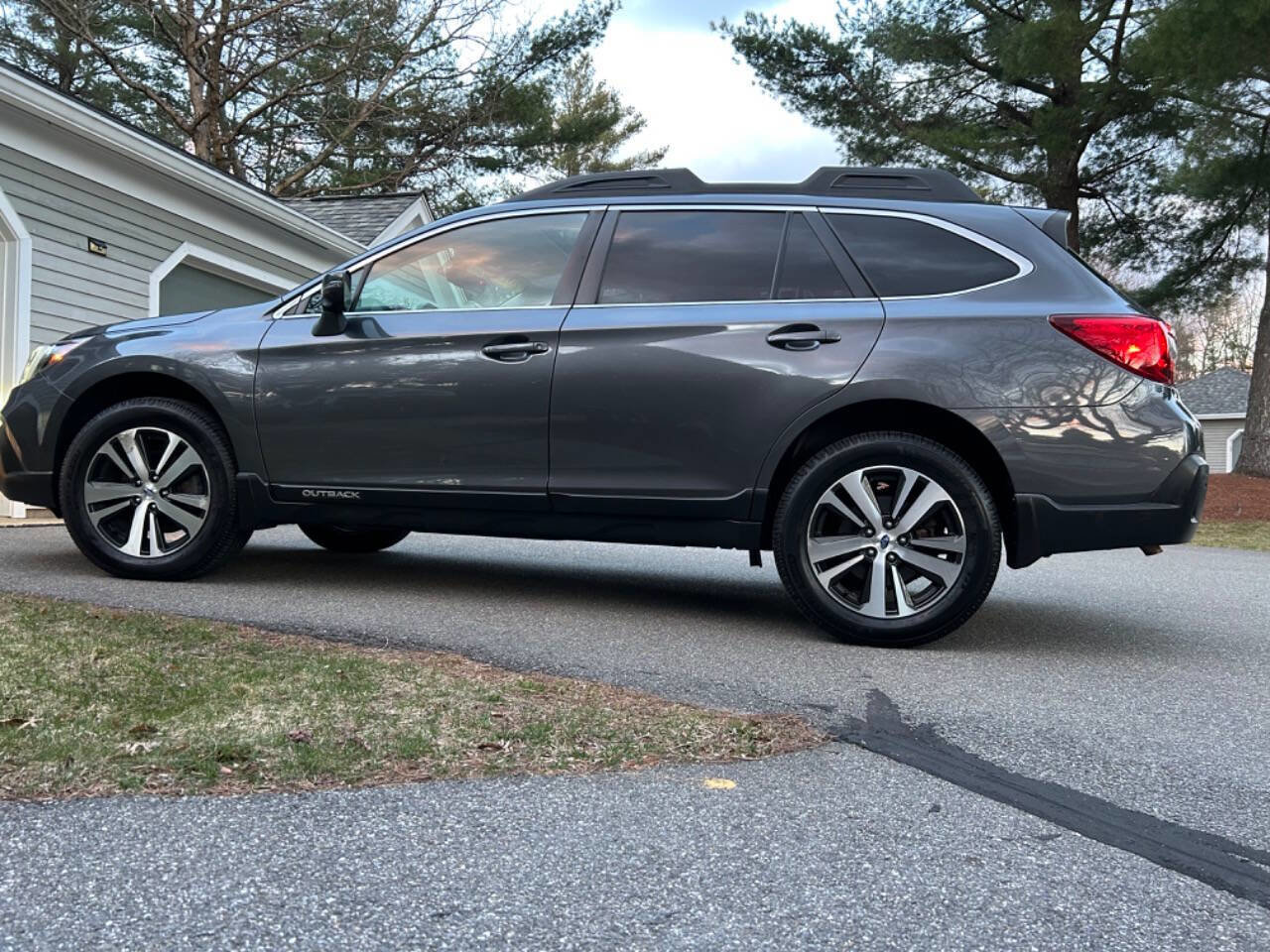 Used 2018 Subaru Outback 3.6R Limited image 17