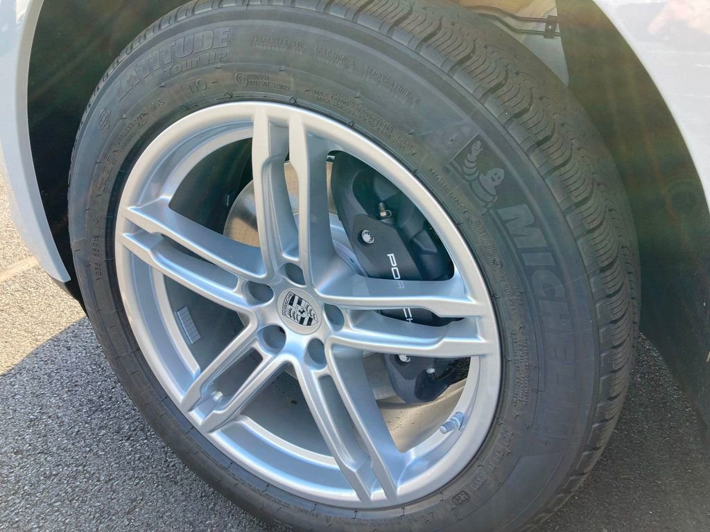 Used 2025 Porsche Macan image 14