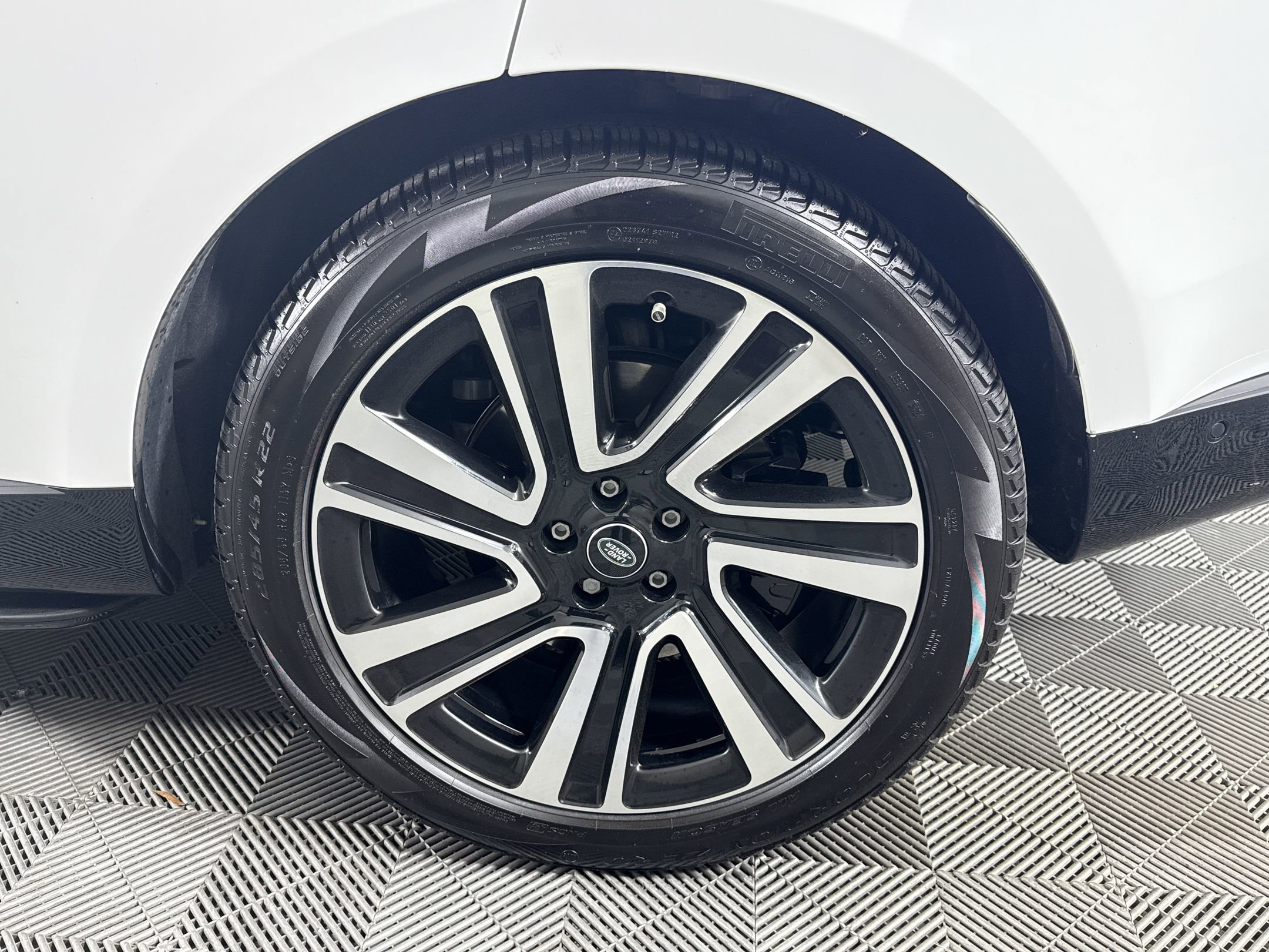 Used 2023 Land Rover Range Rover SE image 10