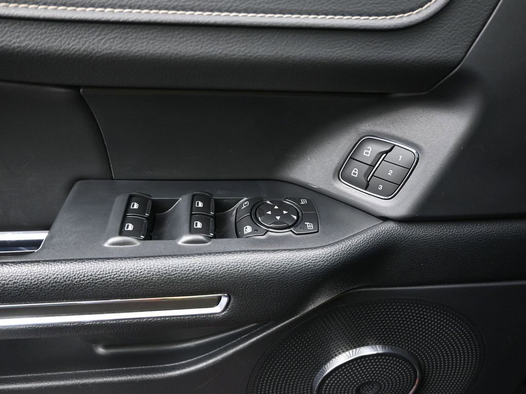 Used 2022 Ford Expedition XLT image 17