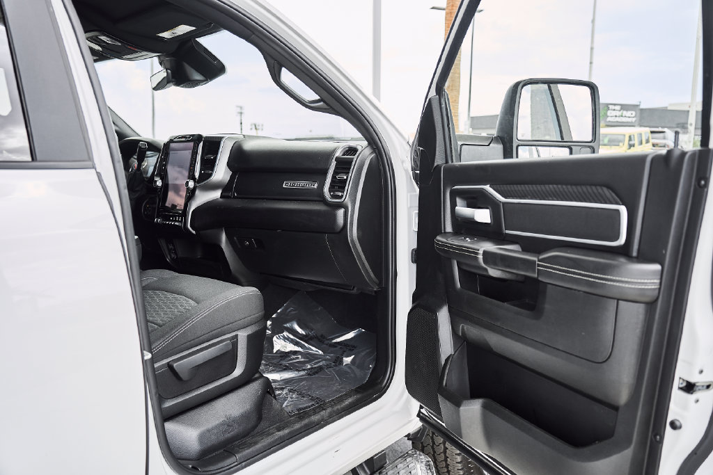 Used 2025 RAM 2500 Big Horn AWD/4WD image 10