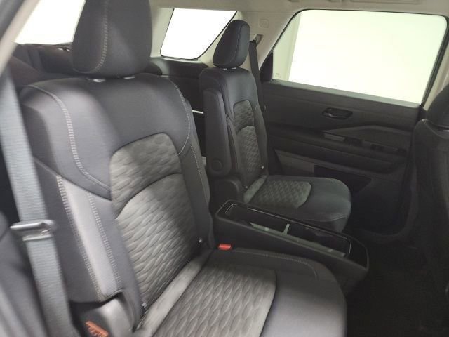 Used 2023 Nissan Pathfinder SV w/ SV Premium Package image 18